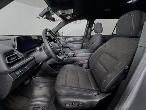 Used 2024 Chevrolet Traverse LT w/ Enhanced Driving Package FWD image 9