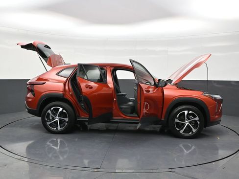 Used 2024 Chevrolet Trax RS w/ Driver Confidence Package image 29