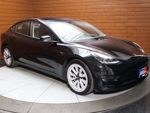 Used 2023 Tesla Model 3 Standard Range image 17