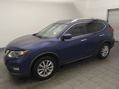 Used 2017 Nissan Rogue SV FWD image 2