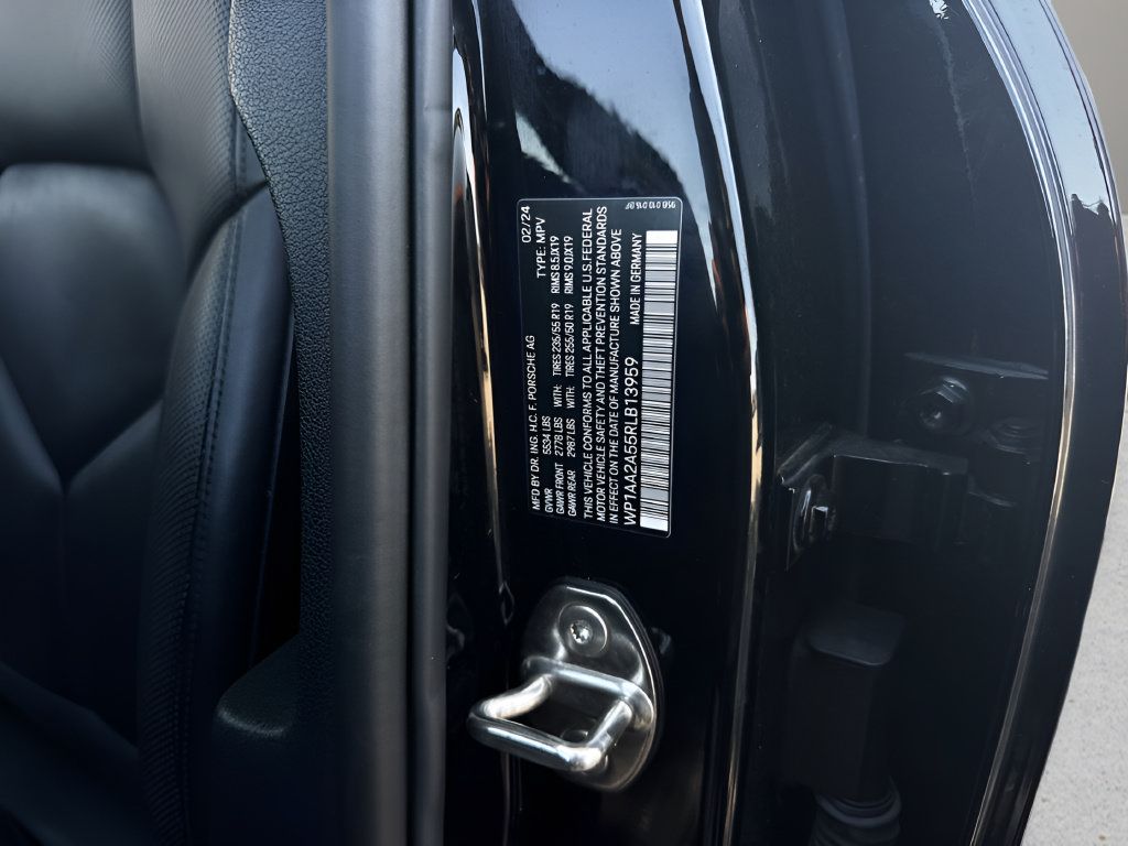 Used 2024 Porsche Macan AWD/4WD image 26