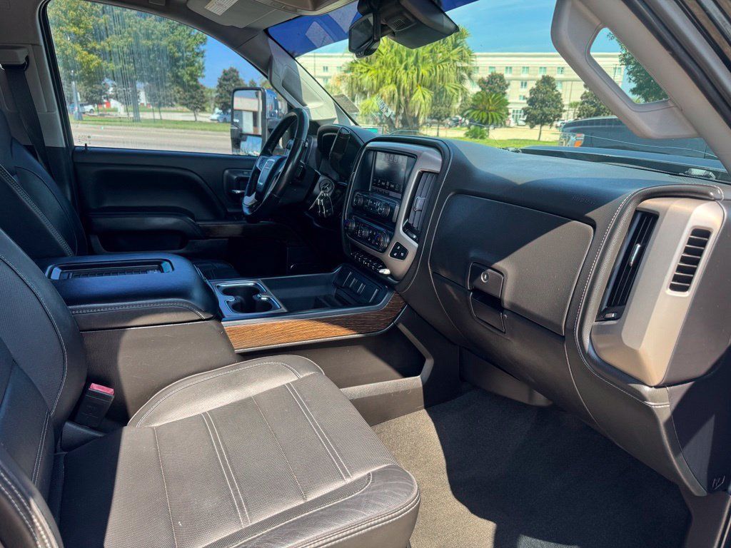 Used 2017 GMC Sierra 3500 Denali w/ Duramax Plus Package AWD/4WD image 10