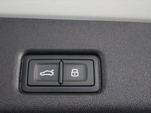 Certified 2025 Audi Q5 Premium w/ Convenience Package AWD/4WD image 7