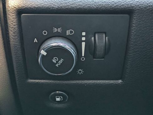 Used 2021 Jeep Grand Cherokee Laredo AWD/4WD image 31