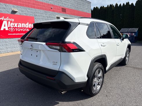 Used 2025 Toyota RAV4 XLE AWD/4WD image 3