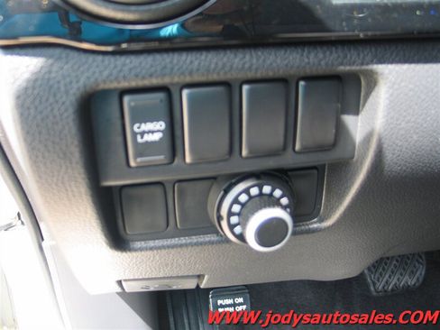 Used 2024 Nissan Titan SV AWD/4WD image 6