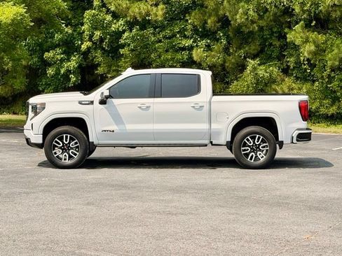 Used 2024 GMC Sierra 1500 AT4 w/ Technology Package AWD/4WD image 3