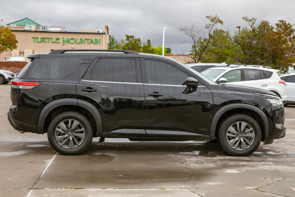Used 2022 Nissan Pathfinder SV FWD image 5