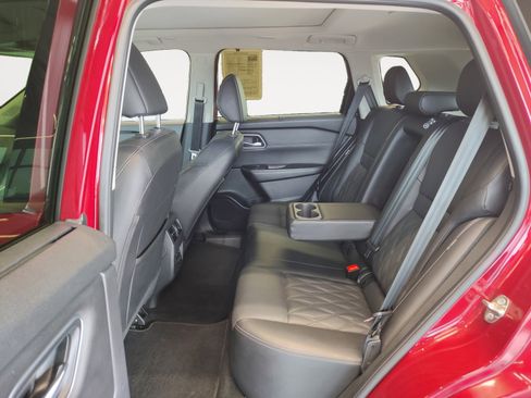 Certified 2024 Nissan Rogue Platinum w/ Platinum Premium Package FWD image 27