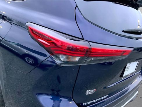 Used 2022 Toyota Highlander XSE FWD image 27