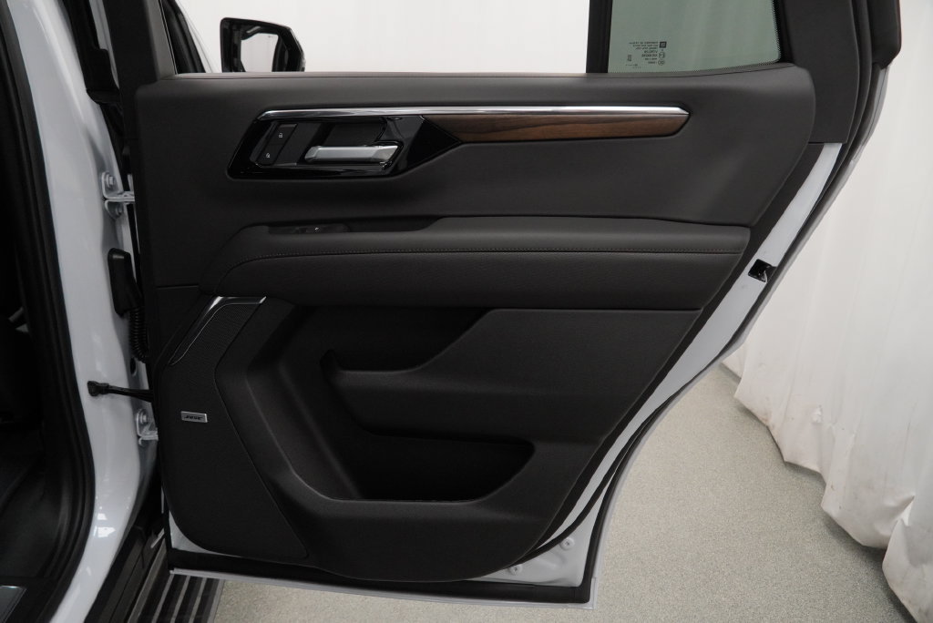 New 2026 Chevrolet Tahoe High Country AWD/4WD image 30
