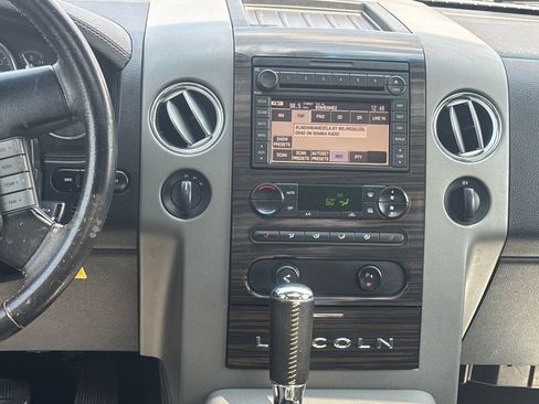 Used 2007 Lincoln Mark LT 4x4 image 17