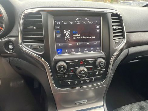 Used 2018 Jeep Grand Cherokee Laredo RWD image 15
