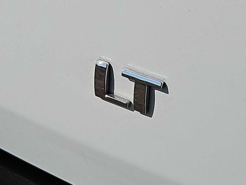 Used 2023 Chevrolet Traverse LT FWD image 11