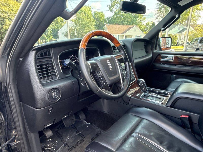 Used 2017 Lincoln Navigator L Select AWD/4WD image 10