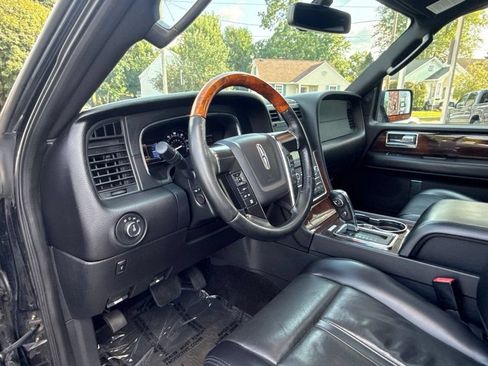 Used 2017 Lincoln Navigator L Select AWD/4WD image 10