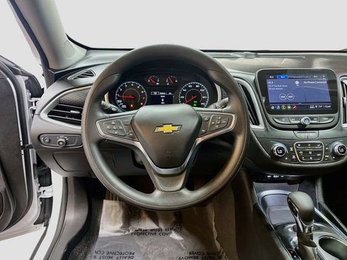 Used 2025 Chevrolet Malibu LT FWD image 11