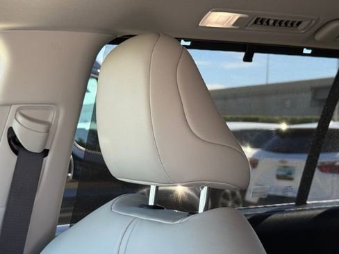 Used 2024 Toyota Grand Highlander XLE image 16