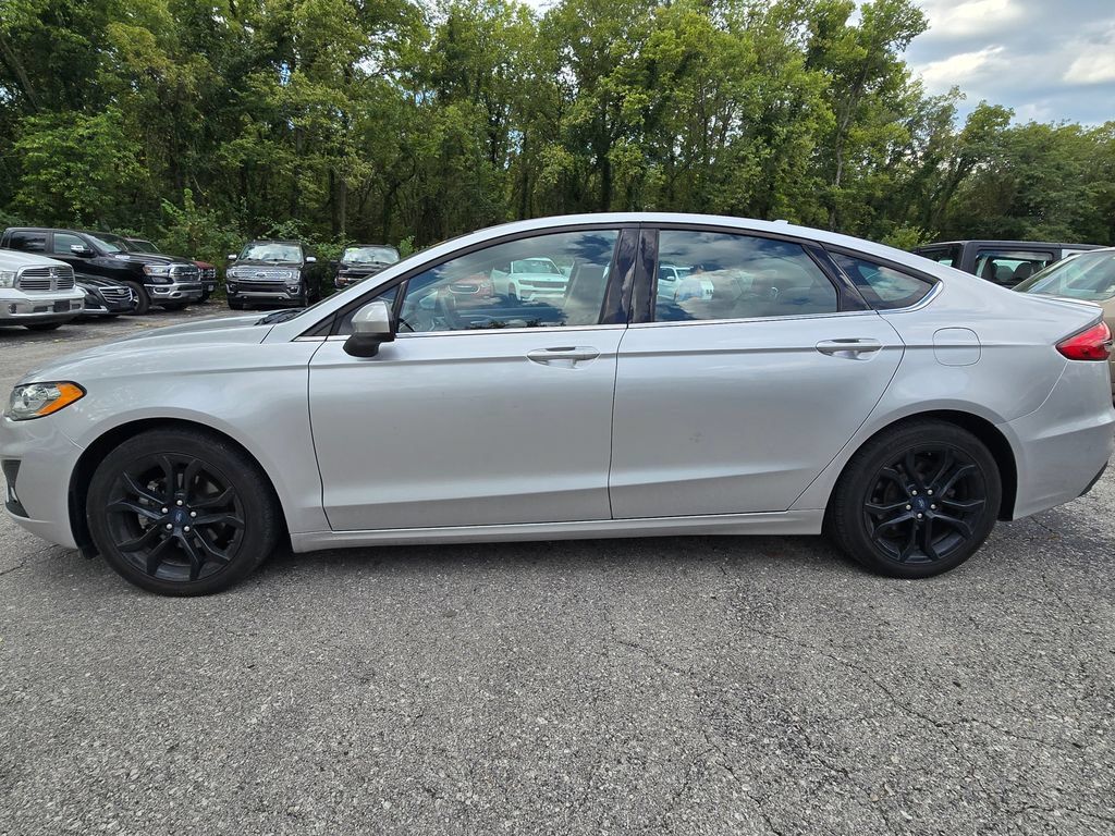 Used 2019 Ford Fusion SE w/ Equipment Group 151A FWD image 3