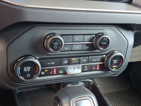Used 2025 Ford Bronco Outer Banks AWD/4WD image 19