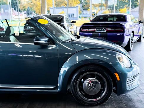 Used 2018 Volkswagen Beetle 2.0T image 16