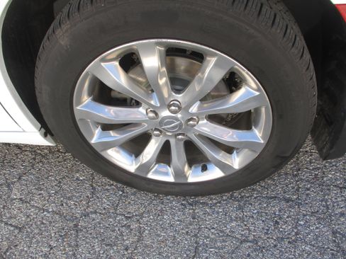 Used 2019 Chrysler 300 Limited w/ Safetytec Plus Group image 9