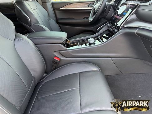 New 2025 Jeep Grand Cherokee Overland w/ Adv Protech Group III AWD/4WD image 28