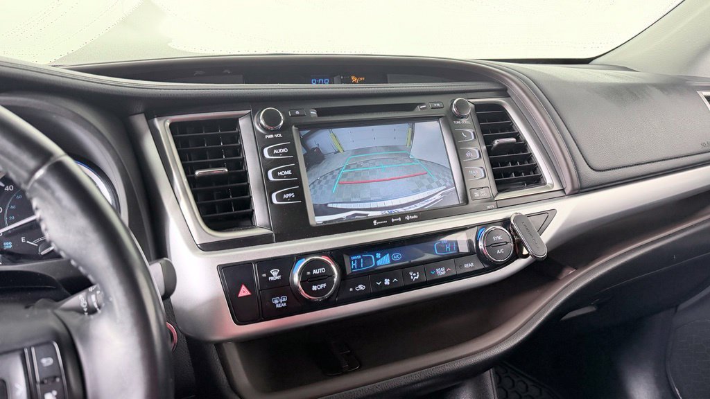 Used 2017 Toyota Highlander XLE AWD/4WD image 24