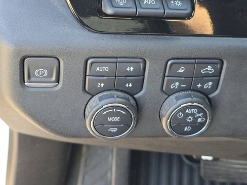 Used 2022 Chevrolet Silverado 1500 LTZ w/ Technology Package AWD/4WD image 4