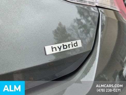 Used 2025 Hyundai Elantra Limited image 10