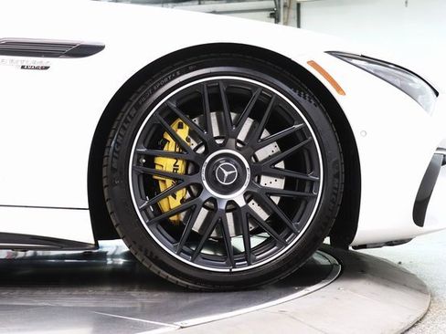 Used 2022 Mercedes-Benz SL 55 AMG 4MATIC w/ Driver Assistance Package image 16