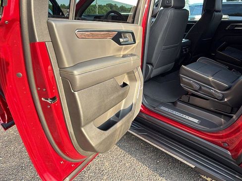 New 2026 Chevrolet Suburban Premier w/ Sun And Tow Package AWD/4WD image 18