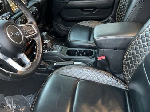 Used 2022 Jeep Wrangler Unlimited Sahara w/ Cold Weather Group image 8