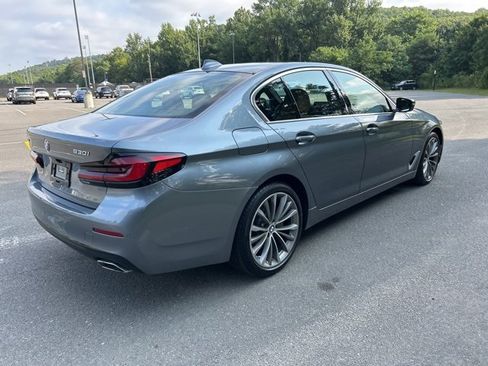 Used 2022 BMW 530i xDrive w/ Premium Package image 5
