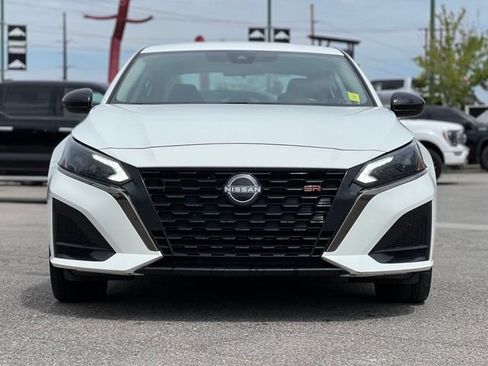 Used 2024 Nissan Altima 2.5 SR FWD image 2