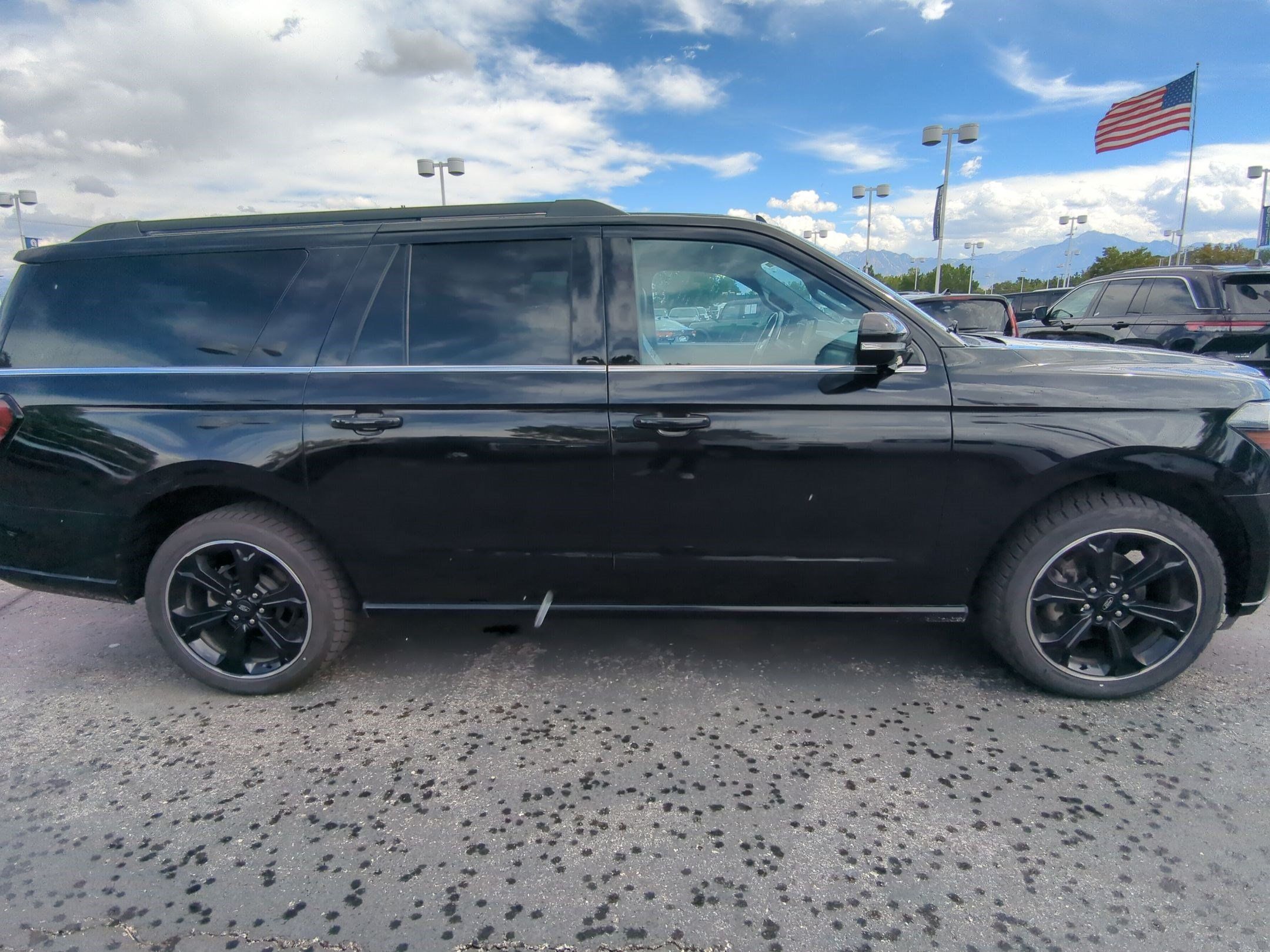 Used 2023 Ford Expedition Max Limited AWD/4WD image 2
