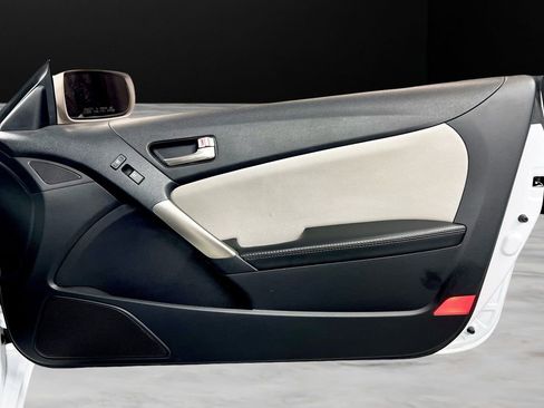 Used 2016 Hyundai Genesis 3.8 image 28