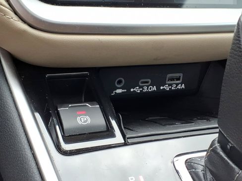 Used 2025 Subaru Outback Limited AWD/4WD image 14