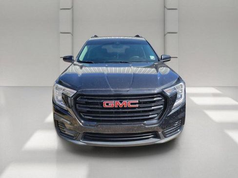 Used 2023 GMC Terrain SLE w/ Elevation Edition FWD image 2