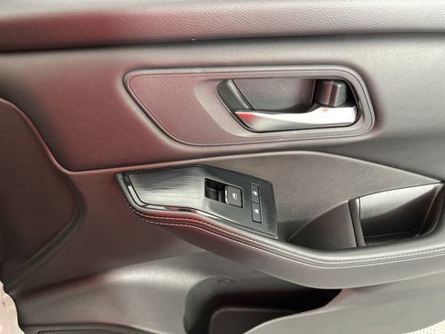 Used 2024 Nissan Rogue SV image 20