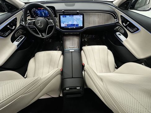 Used 2025 Mercedes-Benz E 350 Sedan image 27