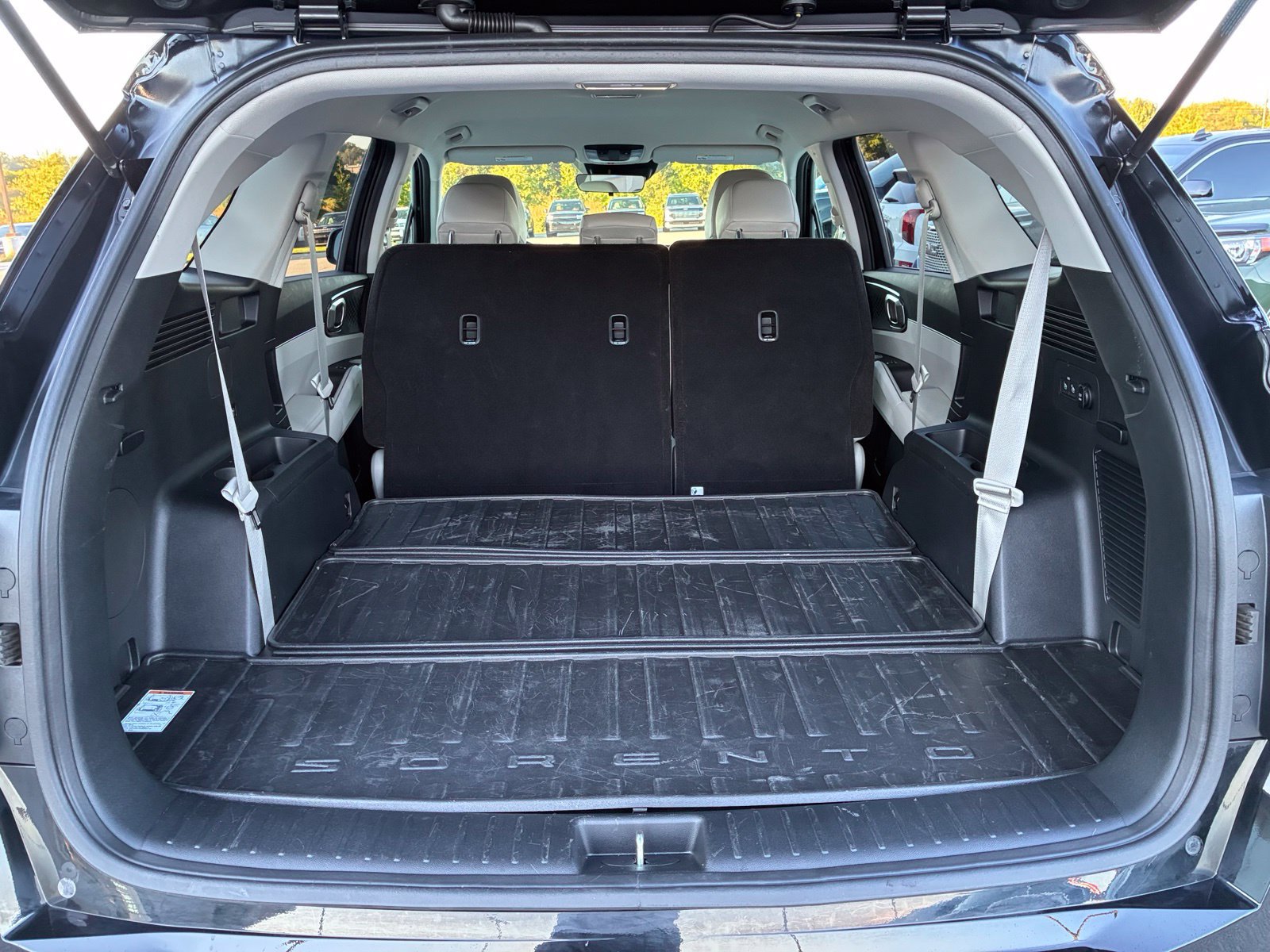 Used 2025 Kia Sorento S AWD/4WD image 16