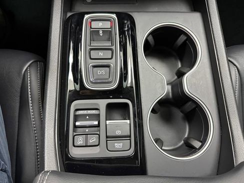 Used 2025 Honda Pilot Touring image 20