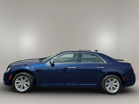 Used 2017 Chrysler 300 C RWD image 9