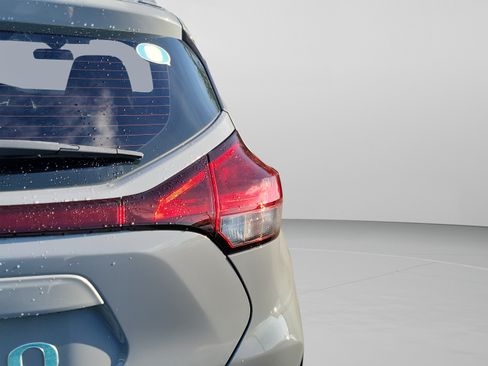 Used 2021 Nissan Kicks SV FWD image 20