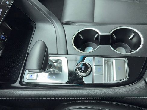 Used 2025 Genesis G70 2.5T image 32