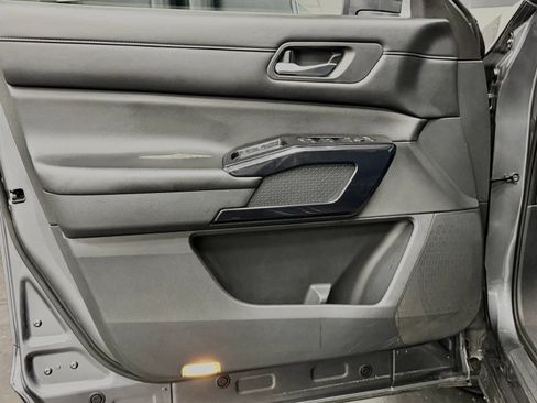 Used 2022 Nissan Pathfinder S FWD image 19
