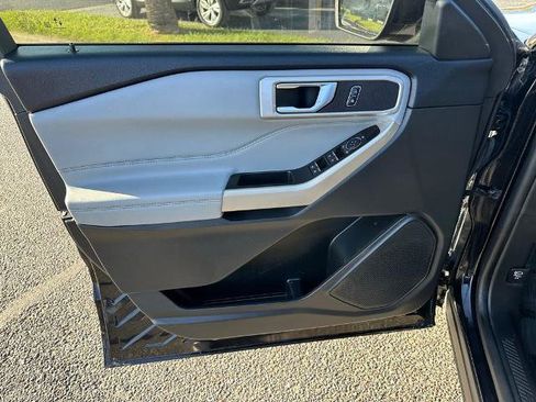 Certified 2022 Ford Explorer XLT w/ Equipment Group 202A image 10