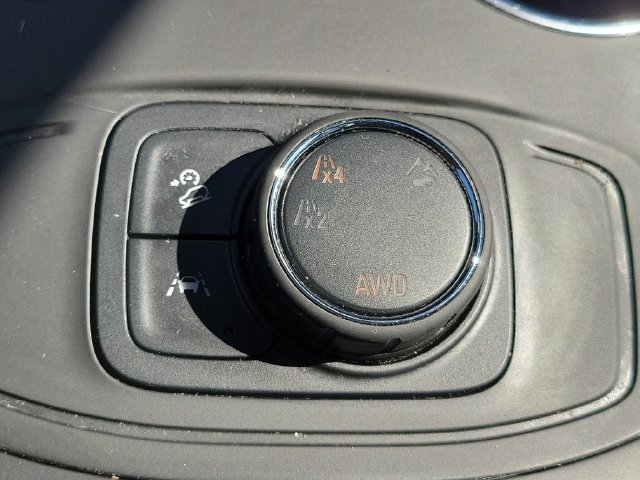 Used 2024 GMC Terrain SLE AWD/4WD image 31