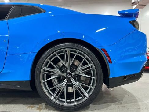 Used 2022 Chevrolet Camaro ZL1 RWD image 15